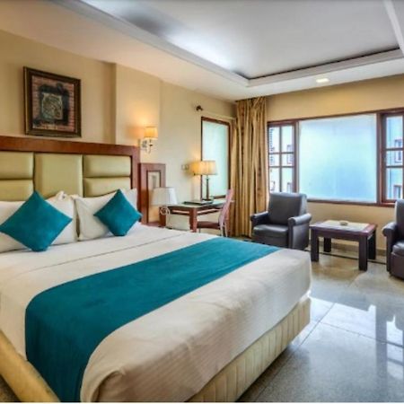Golden Metro Hotel Бангалор Экстерьер фото