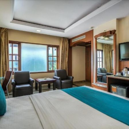 Golden Metro Hotel Бангалор Экстерьер фото