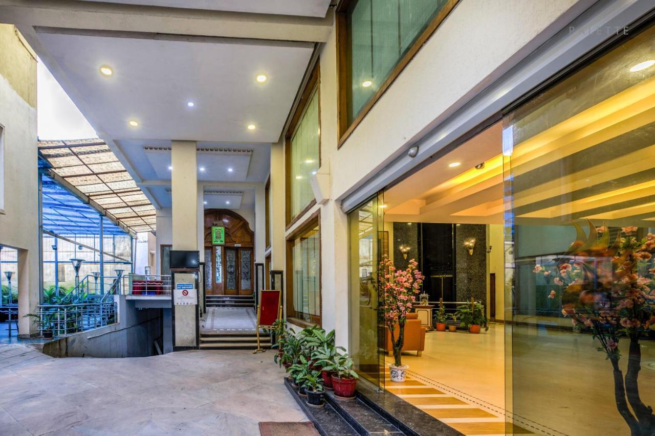 Golden Metro Hotel Бангалор Экстерьер фото